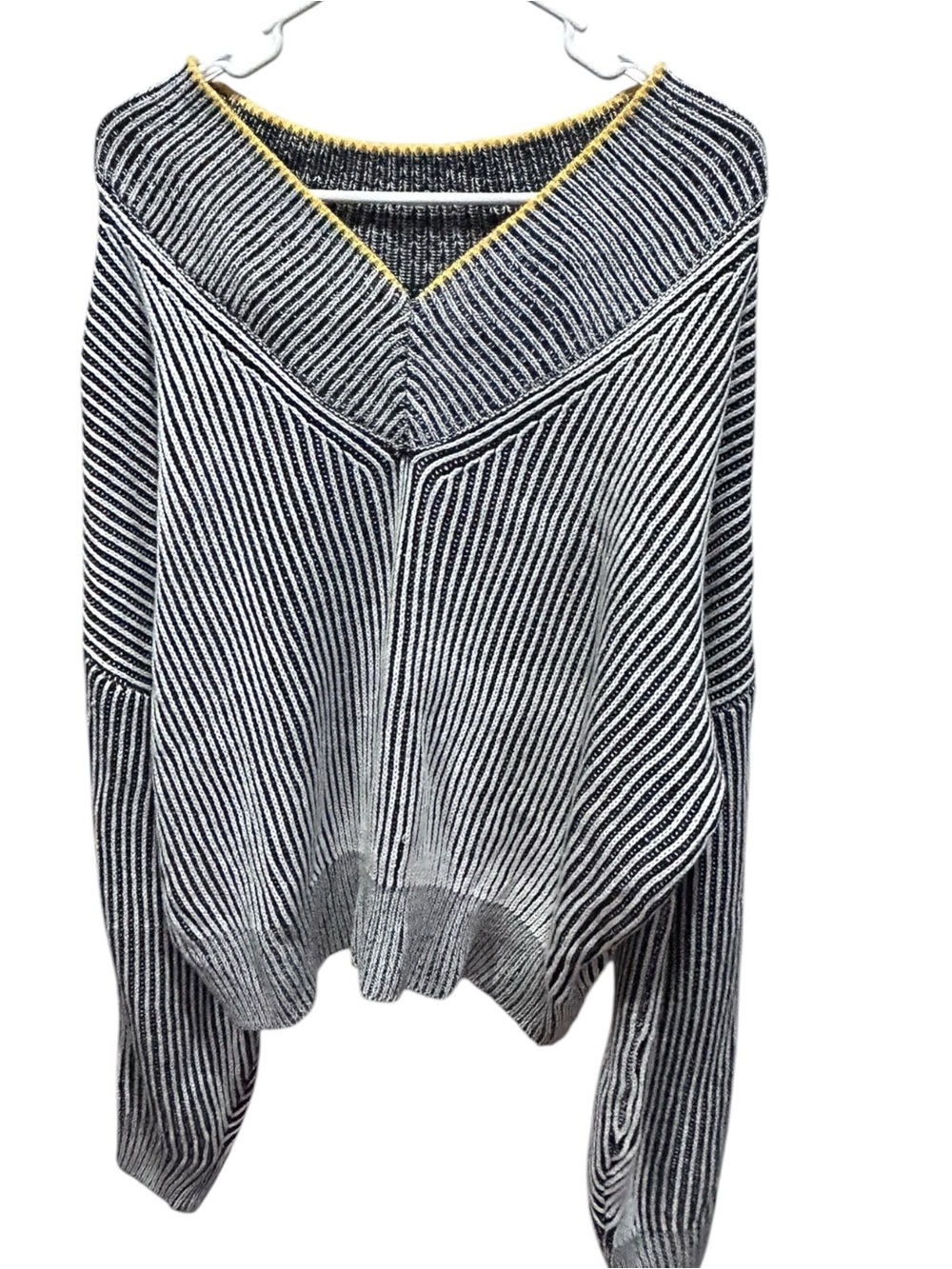 CUPSHE NWT Oversized Ribbed Striped V-Neck Sweater Black White Size L - Picture 2 of 6